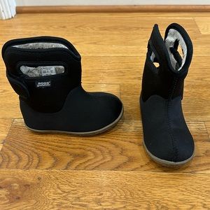 Kids Bogs Fleeced-Lined Boots - Size 7